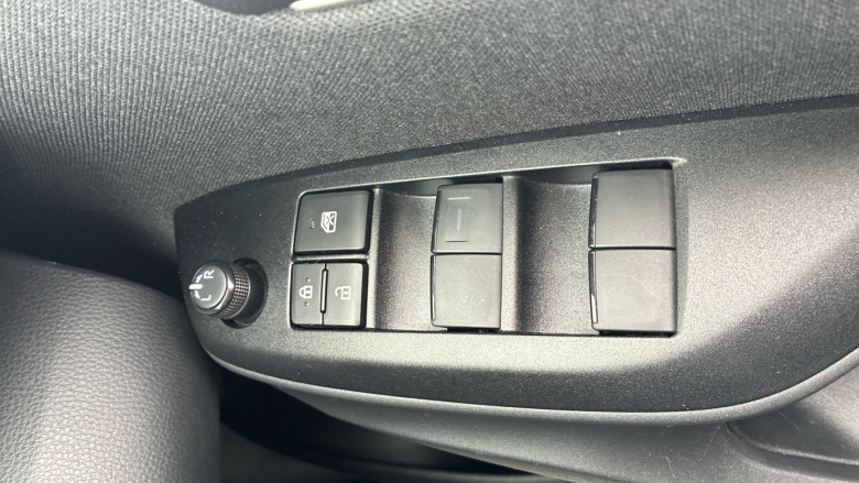 Toyota Yaris 1.5 Hybrid Design 5dr CVT Hybrid Hatchback